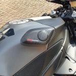 Prot&egrave;ge r&eacute;servoir R&G Racing Sliders de r&eacute;servoir carbone