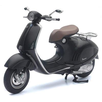 R&eacute;plique Vespa 946 Noir - Echelle 1/12&deg; NEWRAY